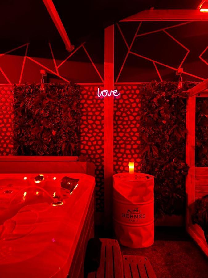 L'Entrepot Secret Hotel Nîmes Esterno foto
